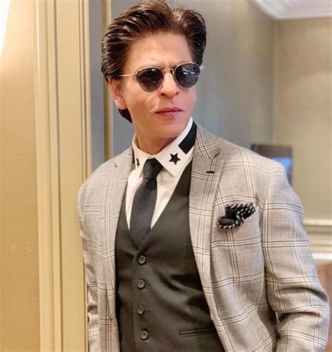 shah rukh khan s look for new film pathan reminds fans of don 2 gambaran