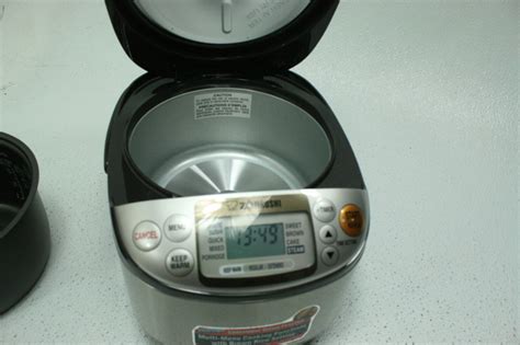 Zojirushi NS TSC10 5 Cups Uncooked Micom Rice Cooker Warmer 1 Liter