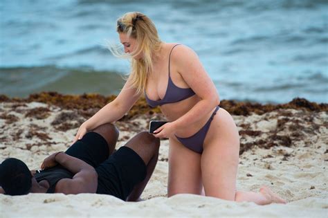 Iskra Lawrences Big Ass In Grey Bikini And Philip Payne Relaxing The