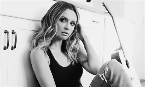 Carly Pearce Rings In 2022 With New Song Diamondback Sounds Like