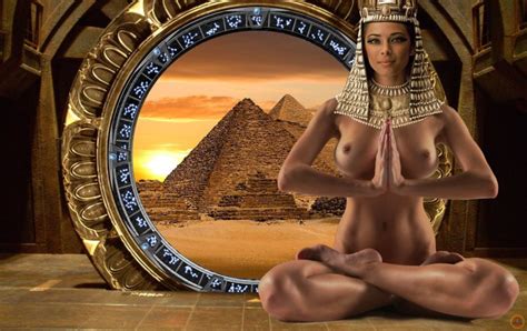 Nefertiti Nudes Photos