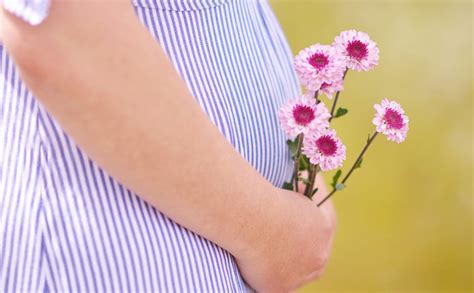 هل هبوط الرحم من علامات الحمل