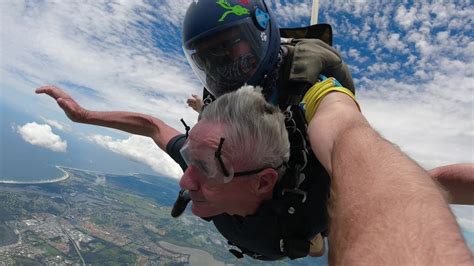 what it s really like to go tandem skydiving gold coast skydive right body position for