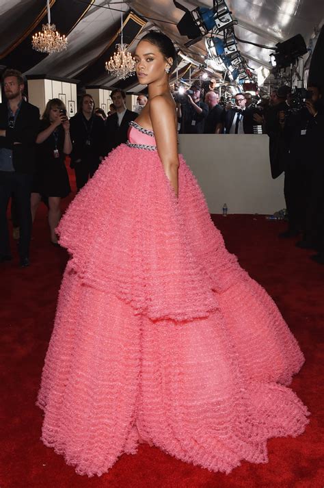 Rihannas Pink Grammy Gown By Giambattista Valli Photos Grammy Dresses Stylebistro