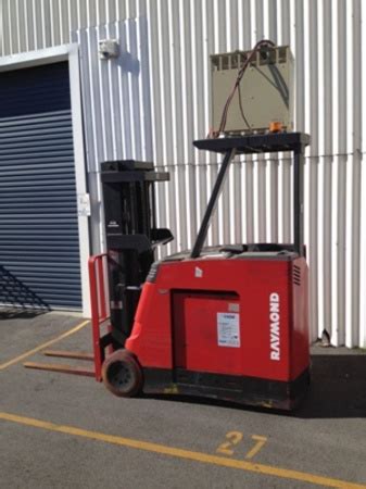 raymond container mast hire forklifts