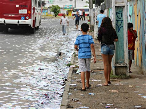 G1 Após 1º Turno 735t De Lixo Eleitoral São Recolhidas Das Ruas De Manaus Notícias Em