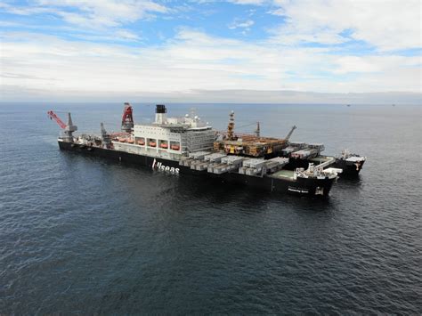 Worlds Largest Vessel Removes Morecambe Bay Topsides Iro