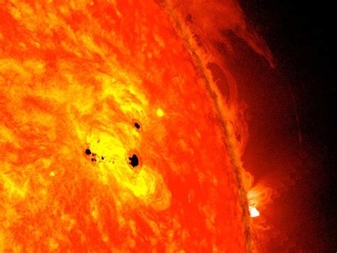 Nasas Sdo Observes Fast Growing Sunspot Sunspot Solar Flare Sunspots