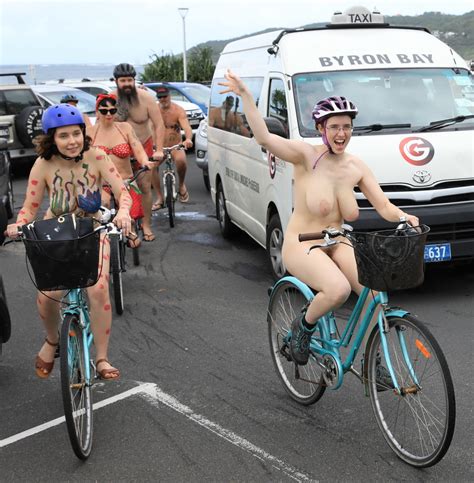 Big Tits Smiling Girl Byron Bay World Naked Bike Ride Wnbr Porn