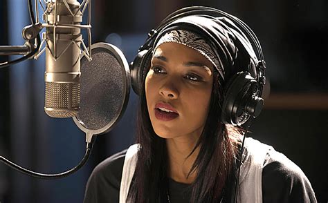 10 Craziest Things We Learned From The Aaliyah Lifetime Movie Rolling