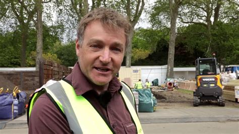 Find the perfect chris beardshaw stock photos and editorial news pictures from getty images. Chris Beardshaw RHS Chelsea Flower Show 2019 - YouTube