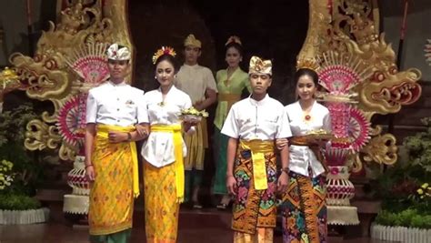 12 Pakaian Adat Bali Yang Unik Memiliki Ciri Khas Tersendiri