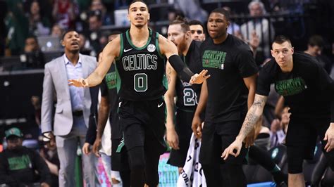the outlet pass jayson tatum wears a cape in the clutch