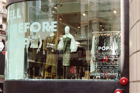 Sustainable Fashion Pop Up Store Hula Storefront
