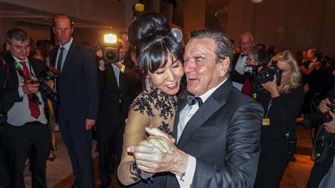 Gerhard Schröder: Ehefrau Kim gewährt ganz privaten Einblick in