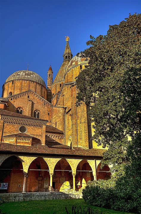 Un viaggio spirituale alla scoperta delle reliquie del e' uscito il numero di giugno del «messaggero di sant'antonio». Padova- Basilica di Sant'Antonio da Padova | The most famous… | Flickr