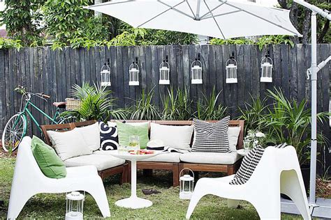 Decorating a small outdoor space. 14 Outdoor Decorating Ideas for Small Spaces