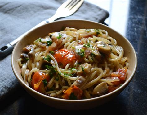 Spicy Mushroom Spaghetti Recipe Gayathris Cook Spot