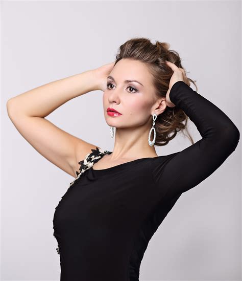 Yulia - Full Figured Models