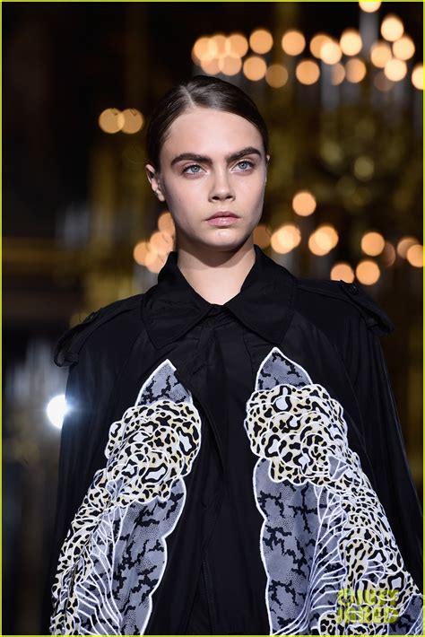 Cara Delevingne Fiercely Hits The Runway For Stella Mccartney Photo