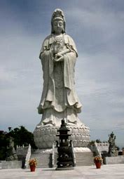 Kwan im adalah penjelmaan buddha welas asih di asia timur. Lima Patung Tertinggi di Indonesia | @Warkop Aremania