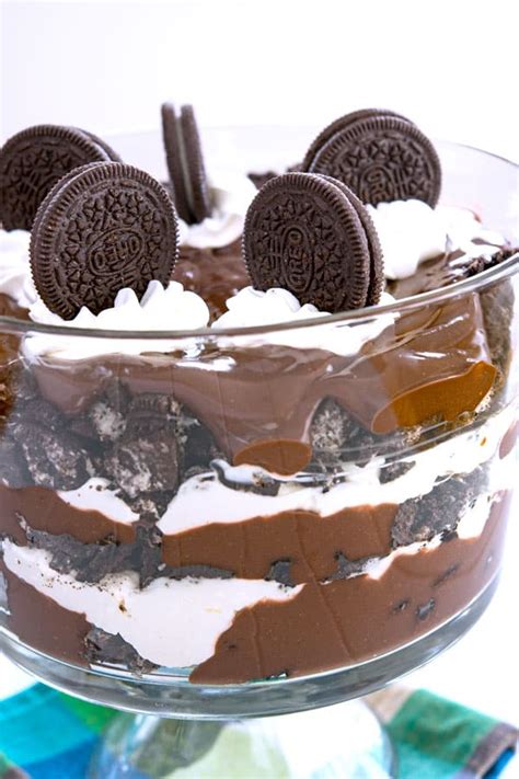 Easy oreo pudding layer dessert. Chocolate Lasagna Trifle (no bake Oreo pudding dessert!) | Kitchen Gidget