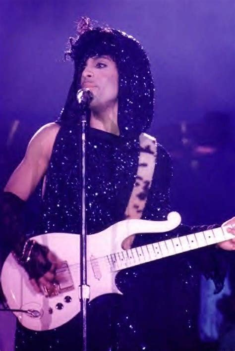 Baddest Pics Of Prince Playing Guitar Prince Grammys Prince