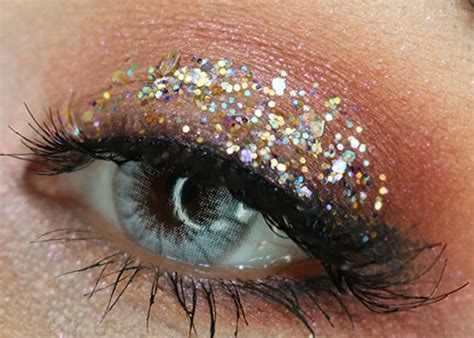 7 Ways To Wear Glitter On Literally Every Part Of Your Face