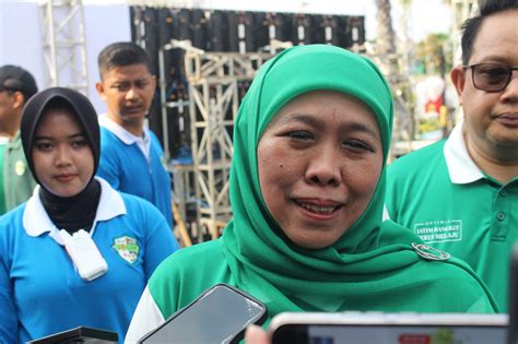 Khofifah Sebut Jalan Santai Hari Santri Jadi Resolusi Jihad Jaga NKRI