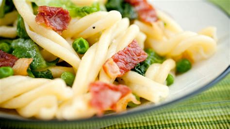 Pasta With Peas Prosciutto And Lettuce Recipe Recipe Pasta With