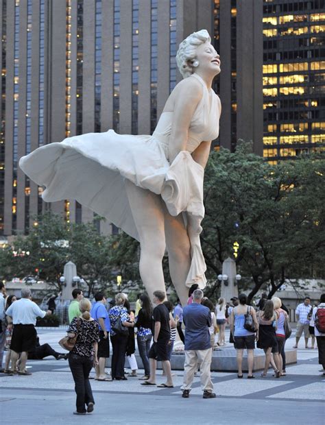 Full Monroe Sculpture Unveiled In Chicago