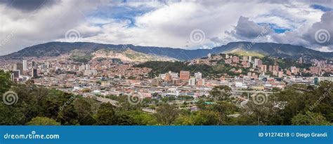 Vista Panorámica De Medellin Colombia Foto De Archivo Imagen De