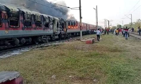 उधमपुर से दुर्ग जा रही ट्रेन बनी द बर्निंग ट्रेन 4 बोगियों में लगी