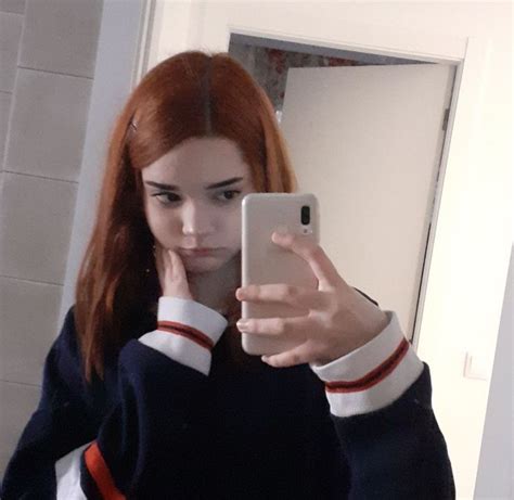 Pin By Elizabeth Guzman On Kelly Pretty Mirror Selfie Redhead