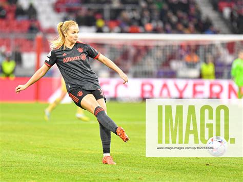 Glodis Perla Viggosdottir Fc Bayern M Nchen In Aktion Beim Uefa Womens Champions League Spiel F