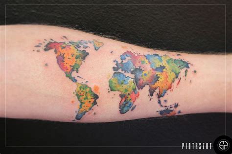 Pin De Amandine B En Tattoos Mapa Del Mundo Tatuajes Tatuajes De Mapa Brazos Tatuados