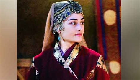 Esra Bilgic Aka Halime Sultan Ready To Delight Pak Fans After Ertugrul