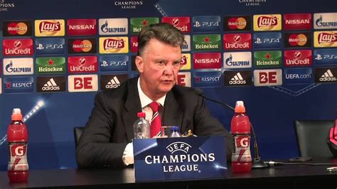 Van gaal bị cđv la ó đòi sa thải khi nói lời tri ân. Louis van Gaal hails Wayne Rooney's "strong mentality ...