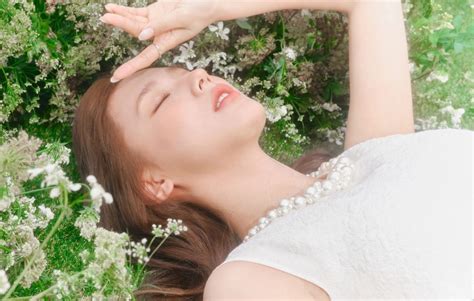 Miyeon ‘my Review Gi Dles Main Vocalist Blossoms On Gently