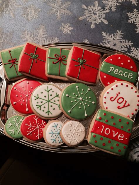 This royal icing dries nice and firm, so you can easily stock the cookies, wrap them, whatever your preference and transport them. Christmas sugar cookies with royal icing | Cookies ...