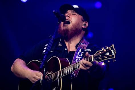 Luke Combs Nashville Concert Review Star Proves Hes A Country Giant