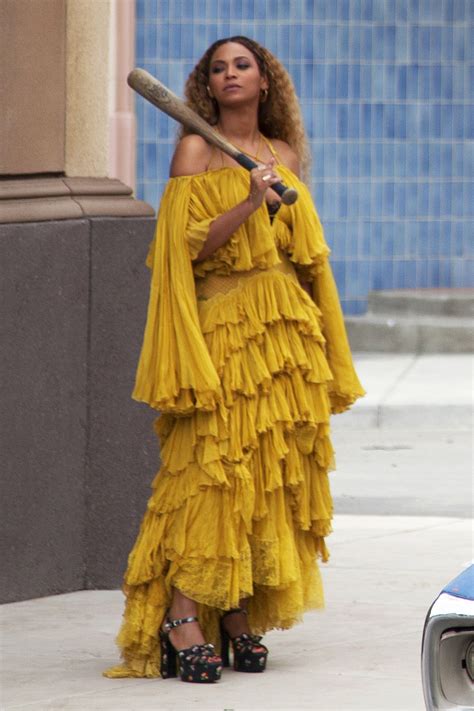 pop culture s 15 most iconic yellow dresses beyonce street style style beyonce beyonce outfits