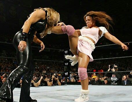 Mickie James Vs Trish Stratus Wwe Women S Championship Wwe Womens