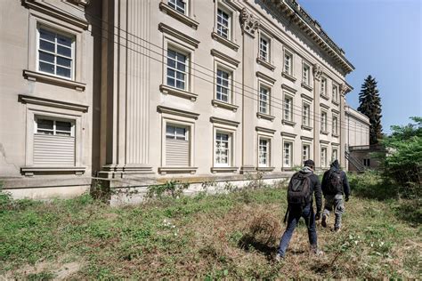 Exploring Abandoned Lynnewood Hall Mansion With Guard Dogs — Abandoned