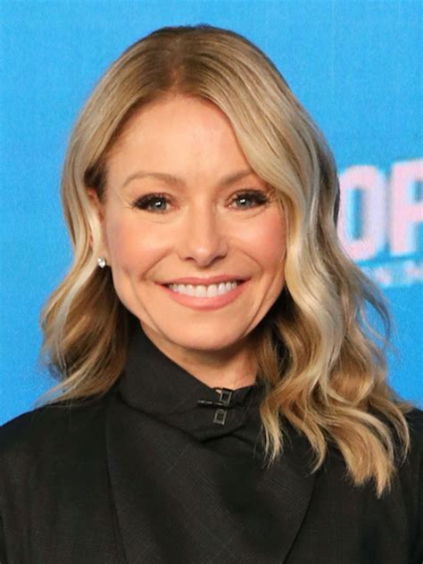 Kelly Ripa Hairstyle Pictures Hairstyle Ideas