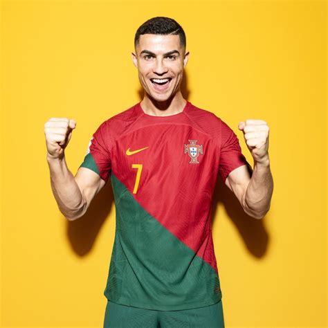 2048x2048 Cristiano Ronaldo Fifa World Cup Qatar Ipad Air Hd 4k Wallpapers Images Backgrounds
