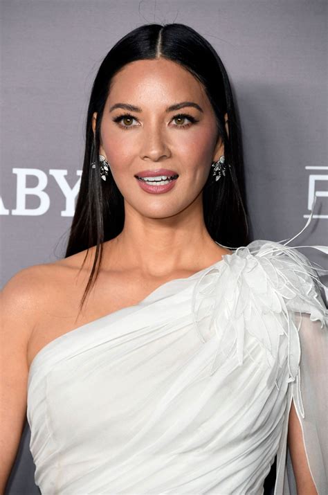 Olivia Munn Gorgeous And Glammed Up At 2019 Baby2baby Gala Celeblr