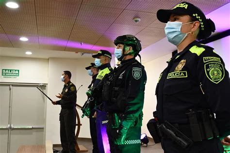 Fue Presentado El Nuevo Uniforme De La Policía Nacional De Colombia