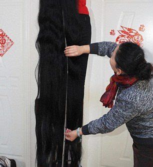 Super short in the back with gradually longer locks moving from above the ears to the front where the hair falls from the crown to a bit above the brows. Xie Qiuping : Longest hair in the world - Infy world