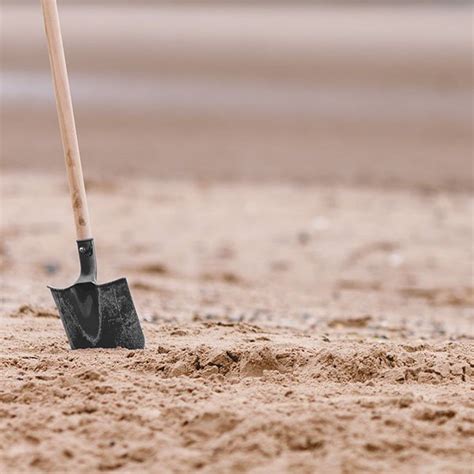 tips on choosing long handled shovels and their uses